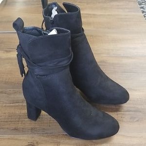 Journee Collection Womens Zuri Bootie 